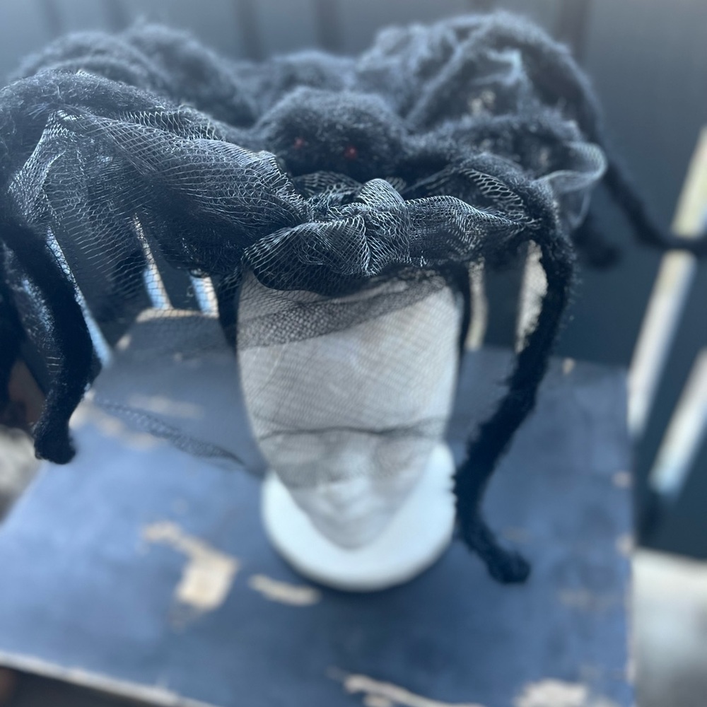 Custom-made Spider Fascinator - Picture 8 of 10